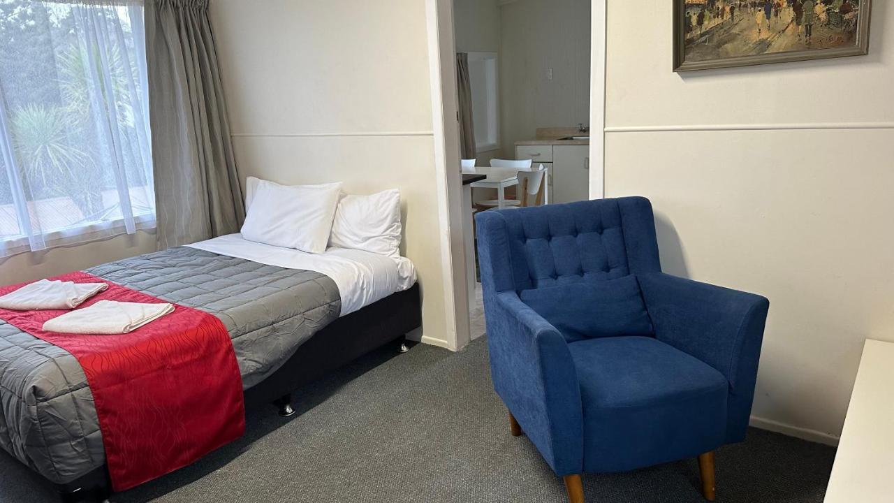 Touchwood Motor Inn & Inner City Camping Ground Оукланд Екстериор снимка