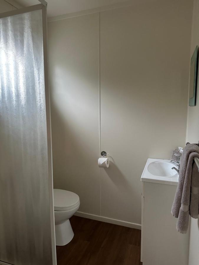 Touchwood Motor Inn & Inner City Camping Ground Оукланд Екстериор снимка