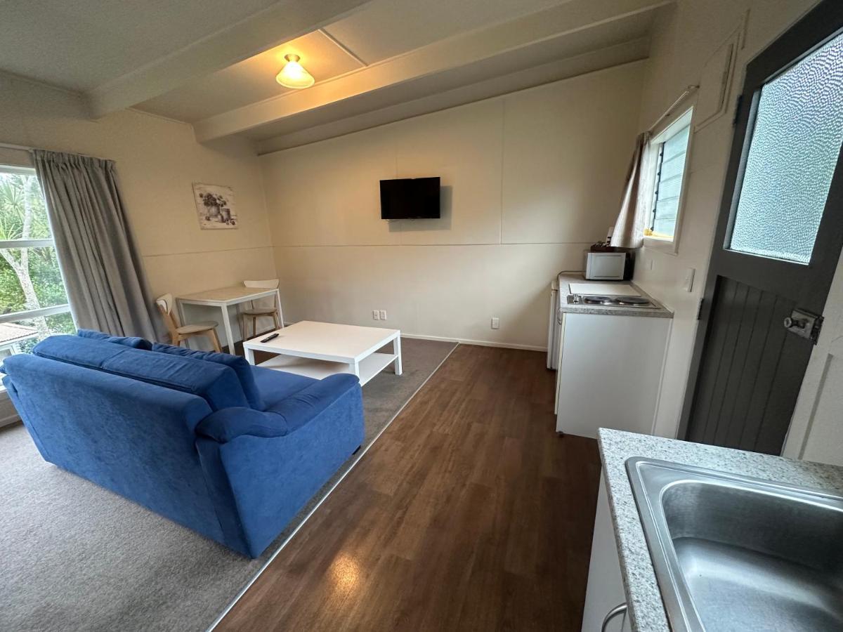 Touchwood Motor Inn & Inner City Camping Ground Оукланд Екстериор снимка