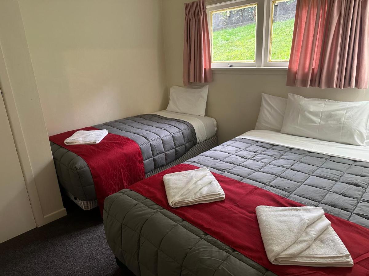 Touchwood Motor Inn & Inner City Camping Ground Оукланд Екстериор снимка