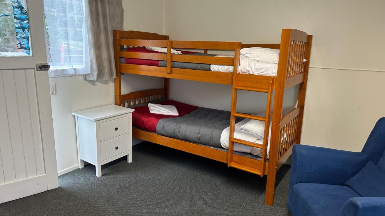 Touchwood Motor Inn & Inner City Camping Ground Оукланд Екстериор снимка
