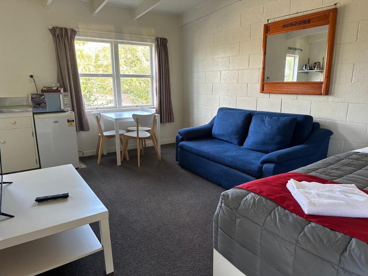 Touchwood Motor Inn & Inner City Camping Ground Оукланд Екстериор снимка