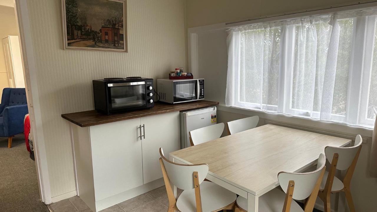 Touchwood Motor Inn & Inner City Camping Ground Оукланд Екстериор снимка