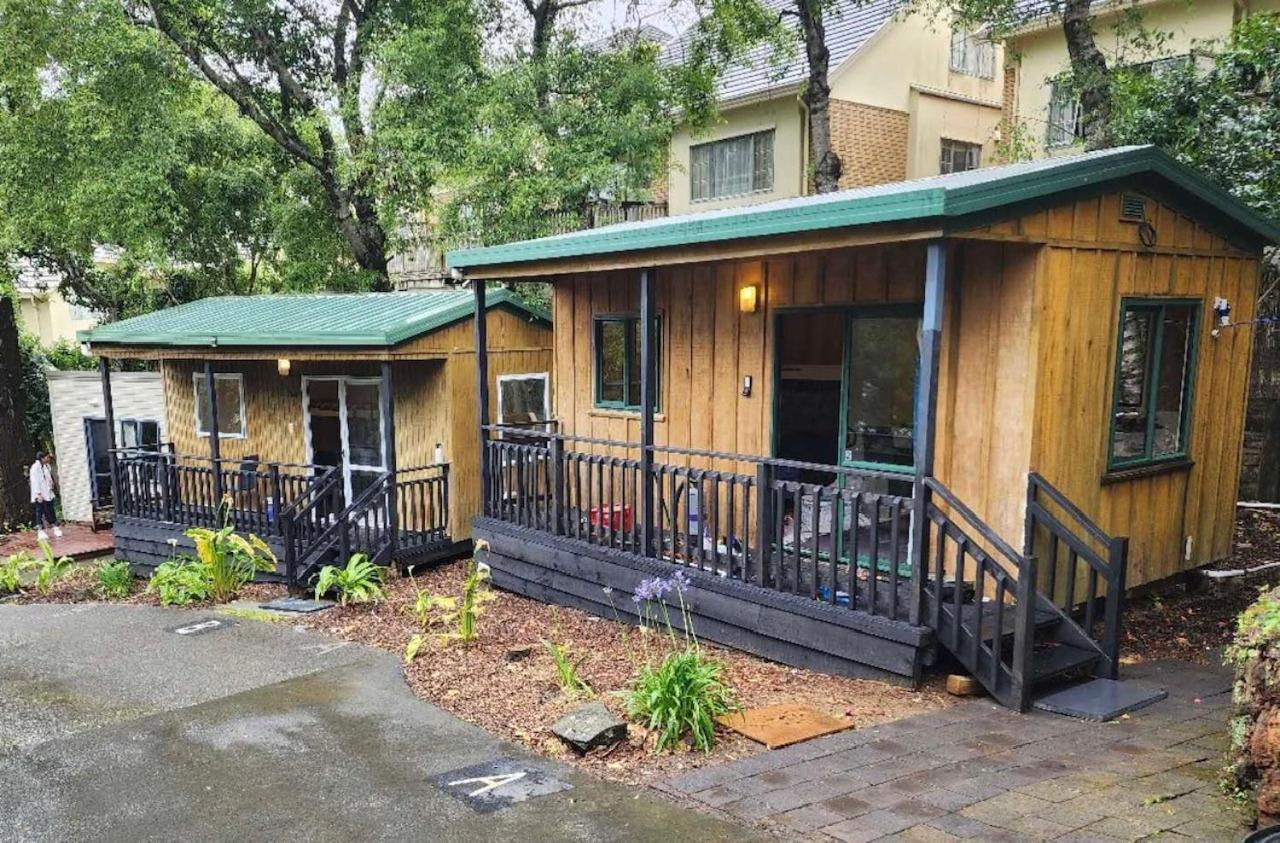 Touchwood Motor Inn & Inner City Camping Ground Оукланд Екстериор снимка